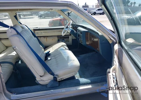 1977 Cadillac Deville z USA, uszkodzony, nr VIN 00006D47S7E651406